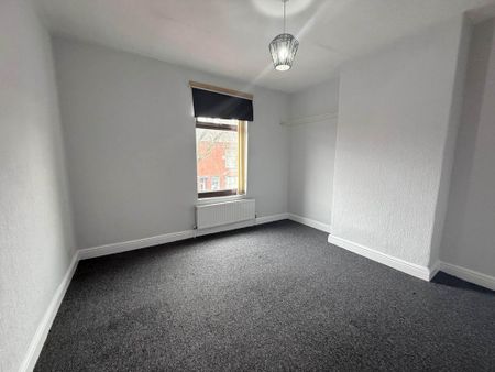 2 bedroom end of terrace house to rent - Photo 4