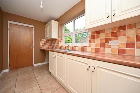 36 Loughview Village, Carrickfergus, BT38 7PD - Photo 5