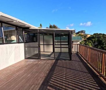 Sunny Elevated 4BR with Sea Views - Photo 2