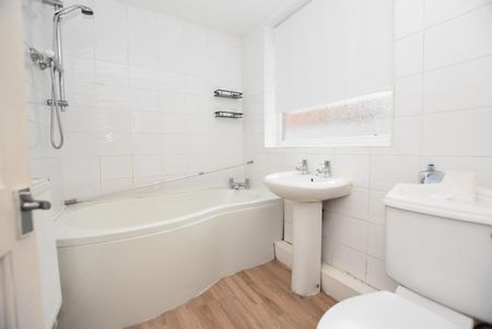 2 bedroom House To Let - Photo 3