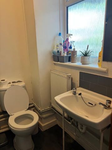 Room in a Shared Flat, York Road, SW11 - Photo 4