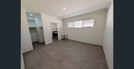 Modern semi-furnished house in a conveniently located quiet pocket - Photo 5