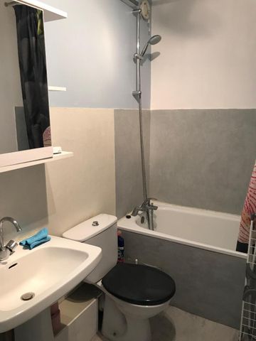 Location Appartement 2 pièces 38m² DECINES CHARPIEU 69150 - Photo 2