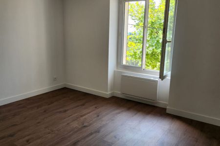 SAINT CHAMAS - Maison mitoyenne de 110m² rénovée à neuf - Photo 2