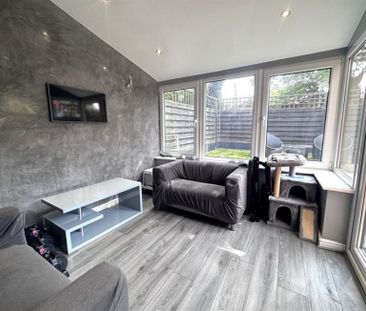 3 Bedroom Terraced To Let - Photo 2