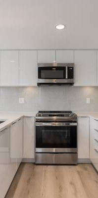 Coquitlam Three-Beds - Flexible Move-In & Promotion! AC & Pet-Friendly - Photo 1