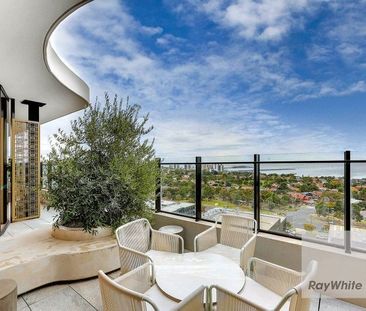 Breathtaking Bay Views in the Heart of Port Melbourne - Photo 2