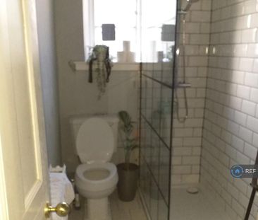 1 bedroom in a flat share to rent - Photo 6