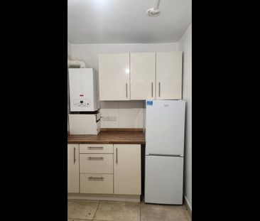 2 Bed Flat, Riverside Gardens, HA0 - Photo 4