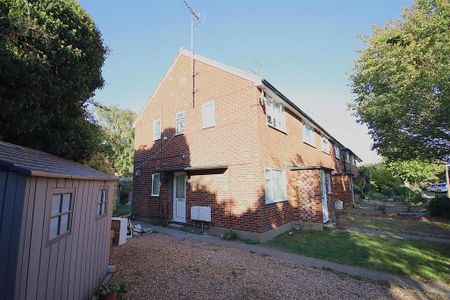 2 bedroom maisonette to rent - Photo 4