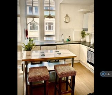 3 bedroom flat to rent - Photo 6