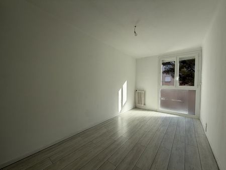 Location Appartement 4 pièces 63m² SETE 34200 - Photo 4