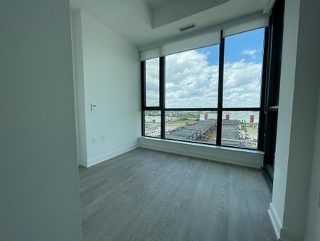 THE MACKENZIE: Keele St & Major Mackenzie Dr W (120 Eagle Rock Way) AD#00804 - Photo 2