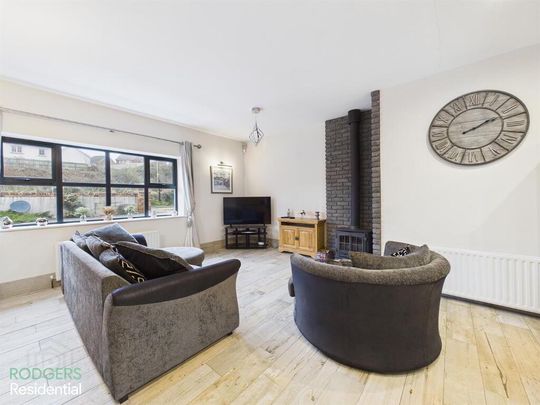 292 Belfast Road, Dundonald, Belfast, BT16 1UE - Photo 1