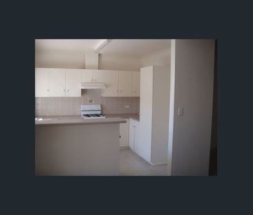 Low maintenance 3 bedroom unit - Photo 6