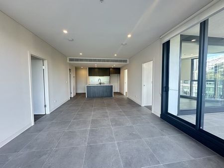 Modern 3-Bedroom, 2-Bathroom Apartment with Parking - Photo 2