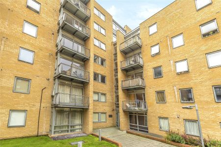 Turner House, Limehouse, Cassilis Road, London, E14 flat to rent - Photo 3