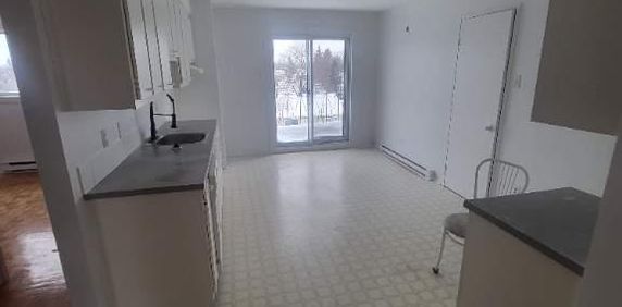 Beau Grand 4 1/2 propre à louer - Photo 2