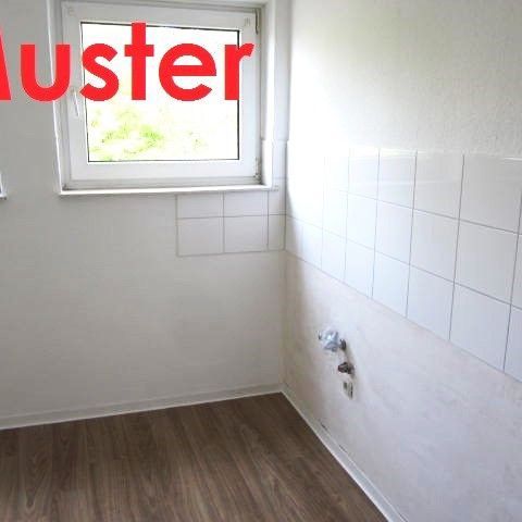 Frisch renoviert bis zu Ihrem Einzug - 3 Zimmer Wohnung mit Balkon - Photo 1