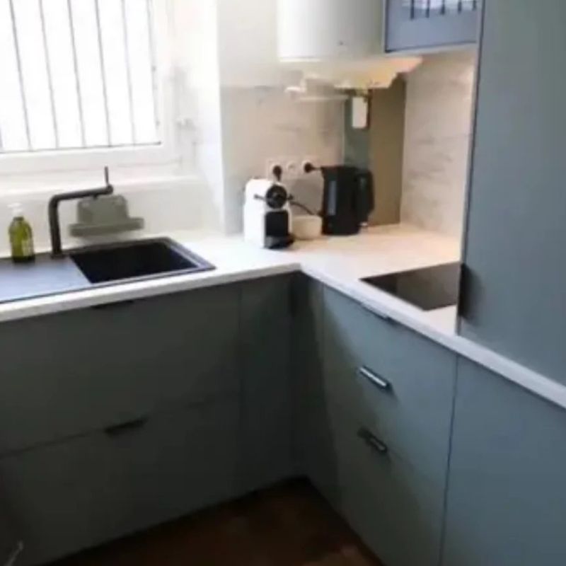 Location meublée - ou bail code civil - Grand studio en dernier étage refait à neuf - Photo 1