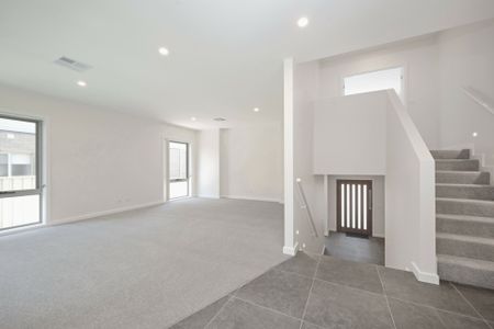 Executive Home - Photo 2