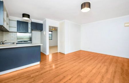 Charming 1-Bedroom Unit with Courtyard in a Premium Yarraville Location - Photo 2
