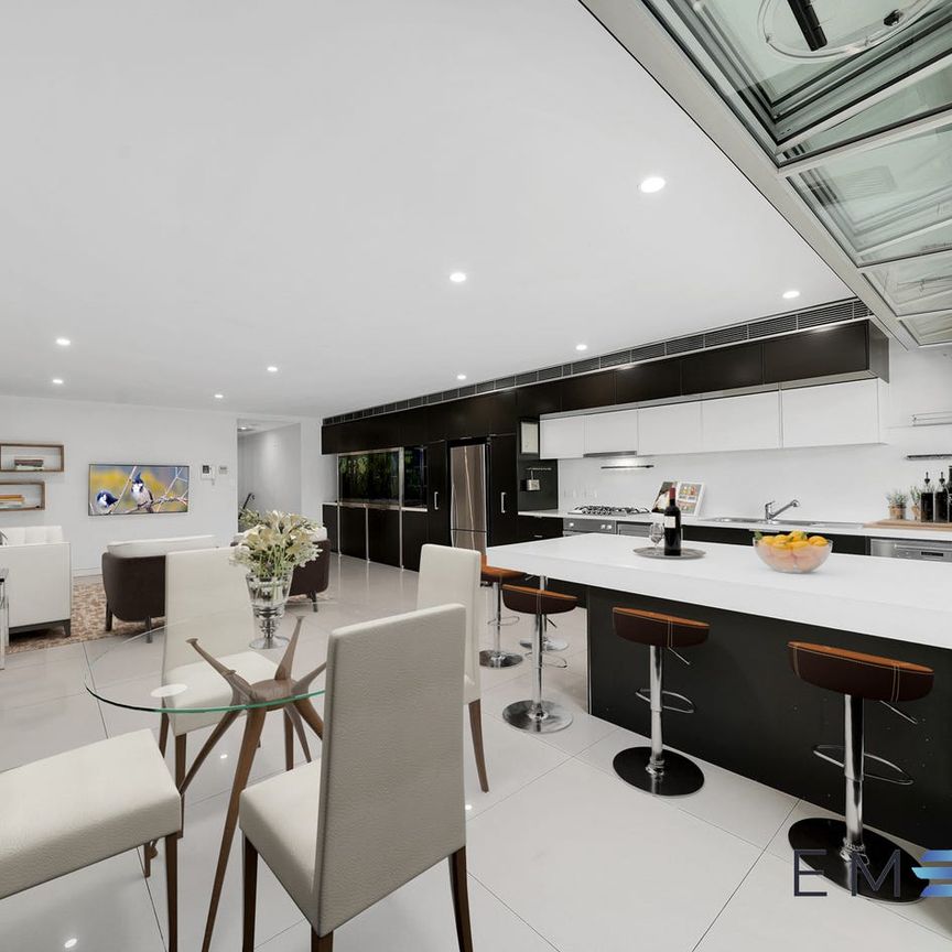 A Double Story Retreat - Photo 1