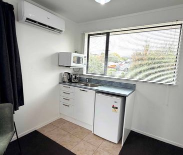 Modern Executive Studio Apartments - Walk to Waikato Hospital - Photo 4