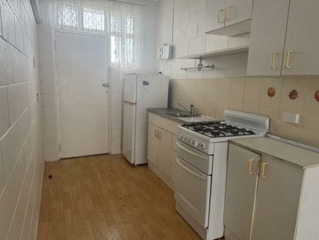 6/133 Eyre Street, North Ward - Photo 3