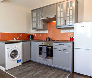 Apt 7, 4 Darnley Road - Photo 2