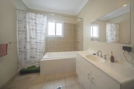 Neat, Tidy & Close to Town - Photo 5