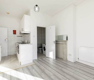 Modern Apartment with Bills Included - Photo 1