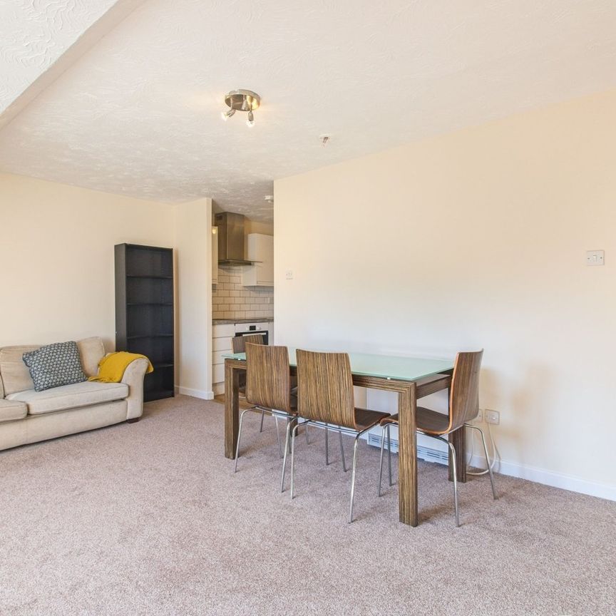 Flat to rent - Tynemouth Road, London, SE18 - Photo 1