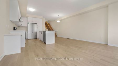 Townhouse For Lease | W8146722 - Photo 2