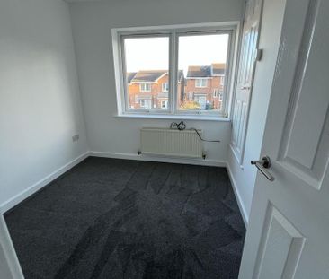 2 bedroom semi-detached house to rent - Photo 3