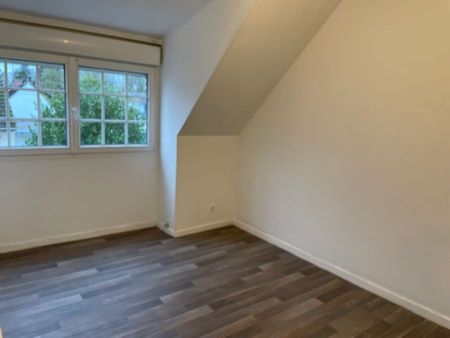 A HOLNON PAVILLON SEMI MITOYEN 3 CHAMBRES JARDIN ET GARAGE - Photo 3