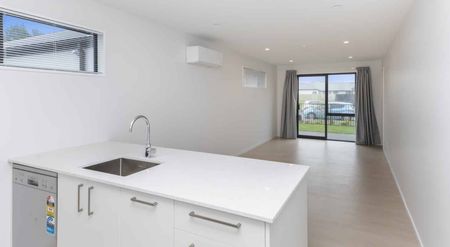 Brand-New Home Offering Low-Maintenance Living in a Desirable Area - Photo 5