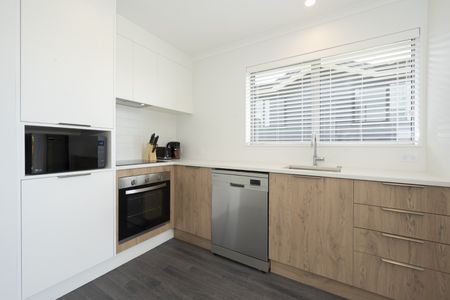Introducing our near-new, fully furnished studio rooms for rent. - Photo 5