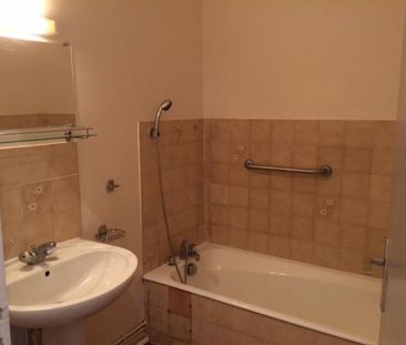 Location Appartement 2 pièces 49m² LES VANS 07140 - Photo 4