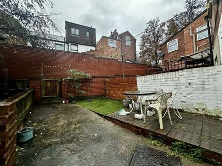 4 bedroom terraced house to rent - Photo 2