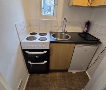 Studio Flat, Myddleton Road, N22 - Photo 2