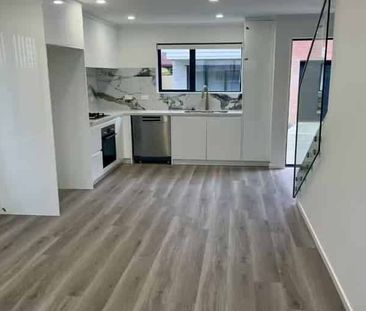 Modern 3-Bed Townhouse in Sunnyvale - Parrs Park & Transit Nearby - Photo 1