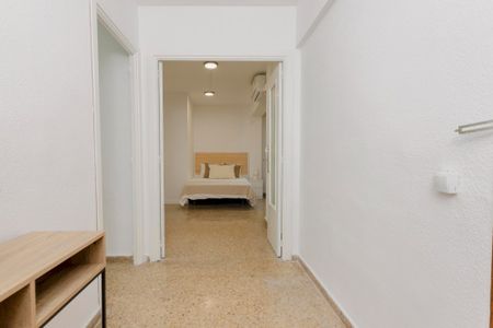 Cozy and bright room on Avenida Peñarrocha - Photo 5