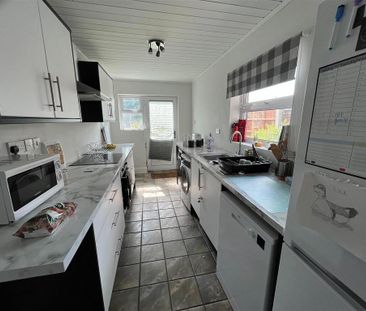 2 bedroom semi-detached house to rent - Photo 2