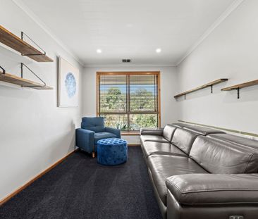 Spacious Family Living with Stunning Outdoor Entertaining & Views - Photo 2