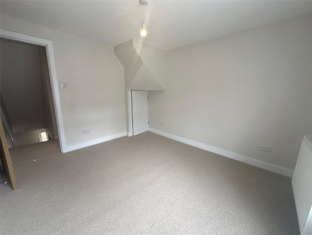 3 bedroom end of terrace house to rent - Photo 5