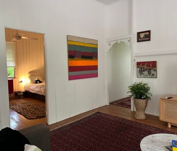 Renovated 3 bedroom workers cottage in heart of town - Photo 1