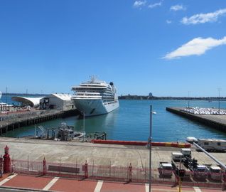 Auckland Luxury Waterfront Apartment - Photo 4