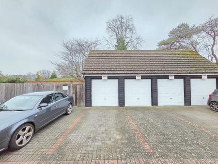 4 bedroom semi-detached house to rent - Photo 3