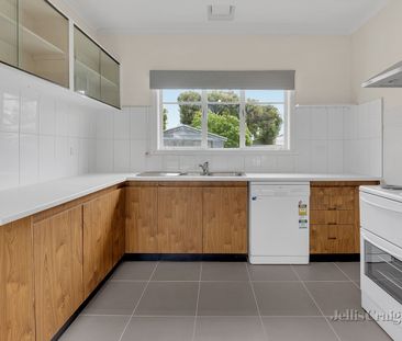 31 Myrtle Grove, Altona - Photo 6